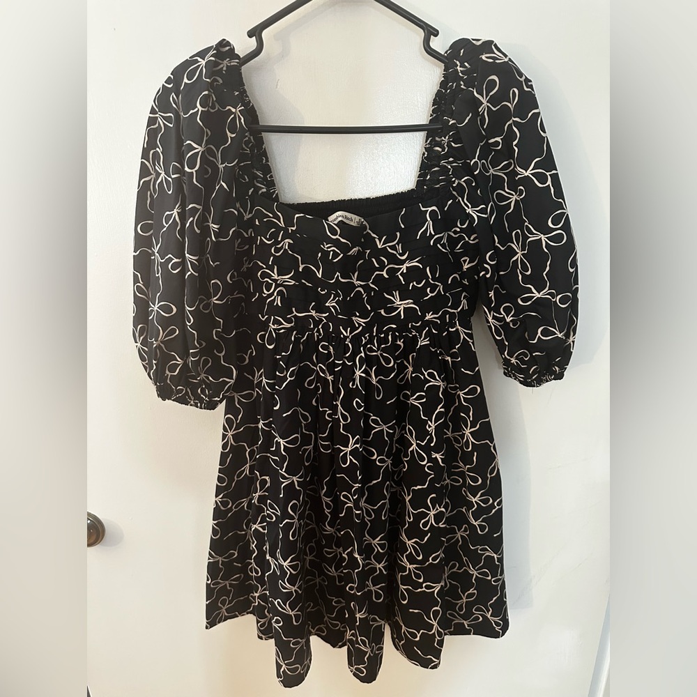 Abercrombie & Fitch Black Skirt with Cream Design